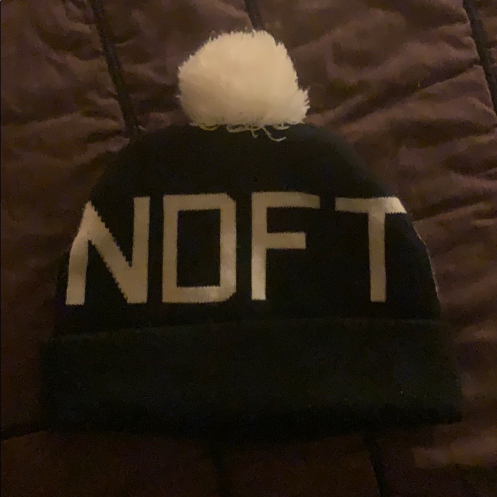 Undefeated Pom Beanie Black
